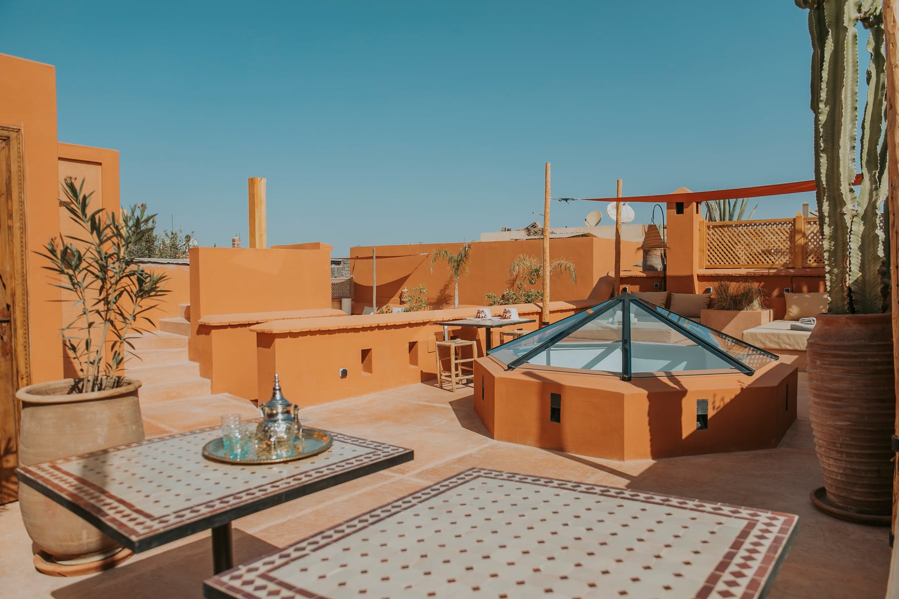 Tea tables and the glazed roof lantern on Dar Akal's terrace